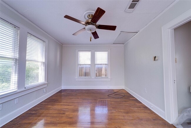 Building Photo - One side of Duplex Available- 2 Bedroom- 1...