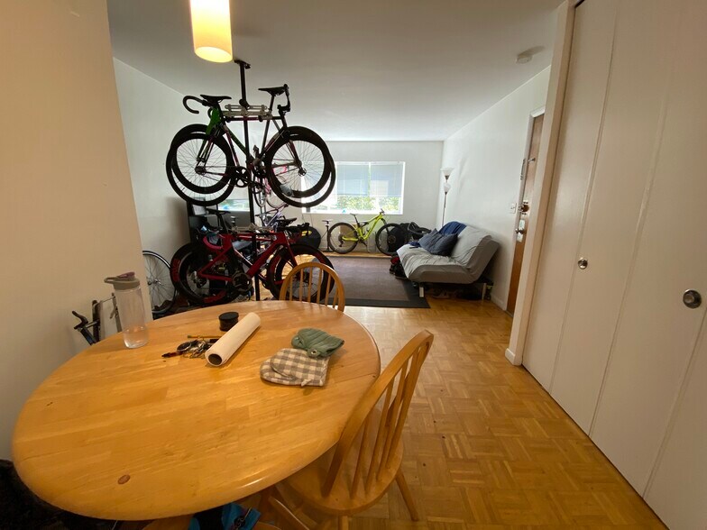 Building Photo - 2 Larose Pl