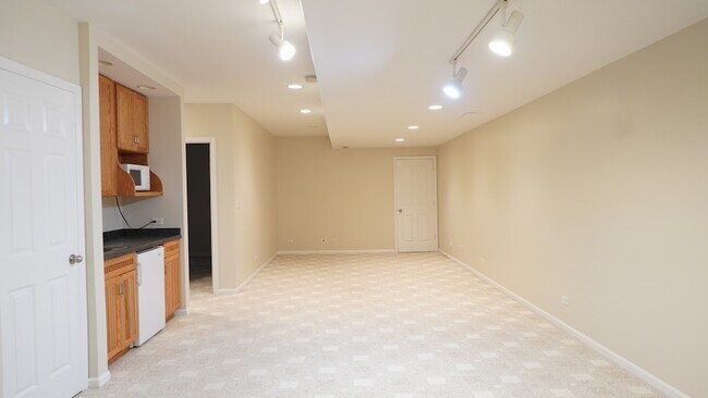 Building Photo - 2664 Goldenrod Ln