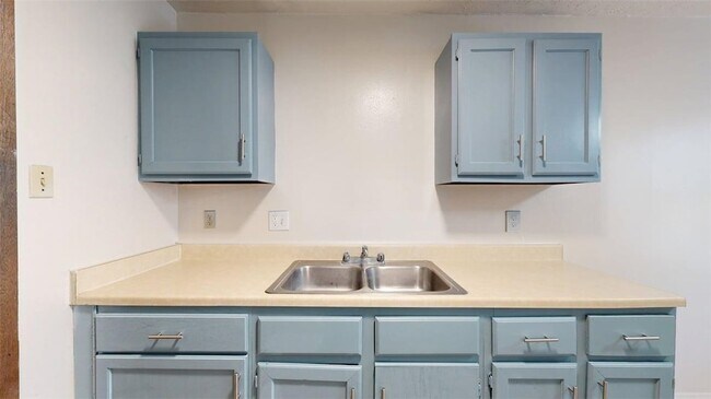 Building Photo - 1002 Verde Dr