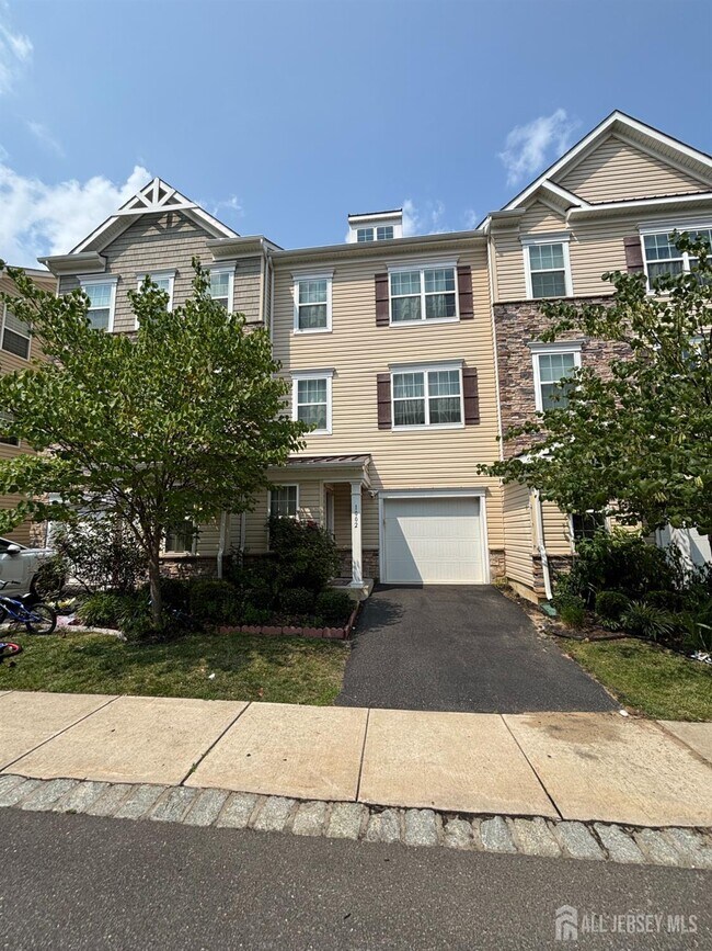Building Photo - 1002 Hights Farm Rd N