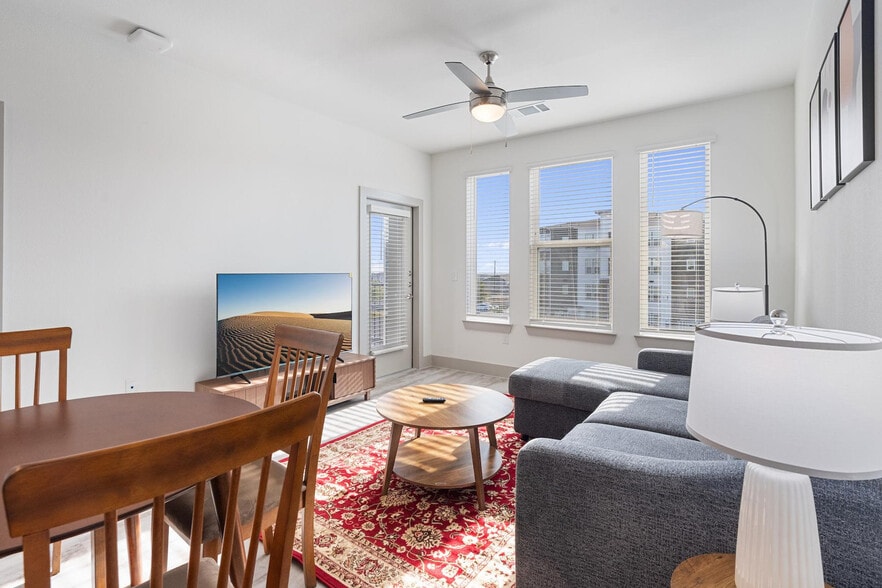 Building Photo - 12100 1/2 Ferrystone Glen Dr