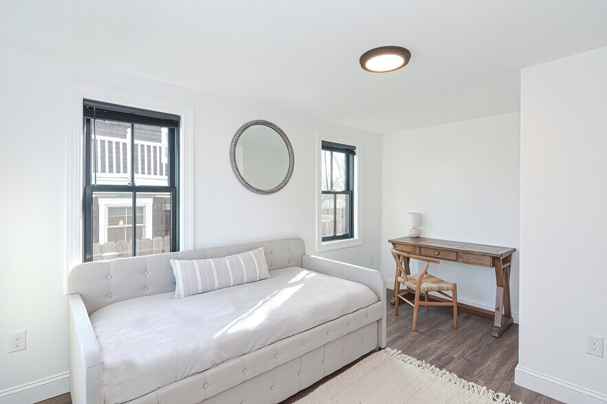 Building Photo - 29 Lion St