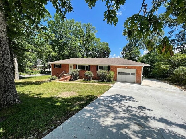 Building Photo - 1310 Aswan Dr