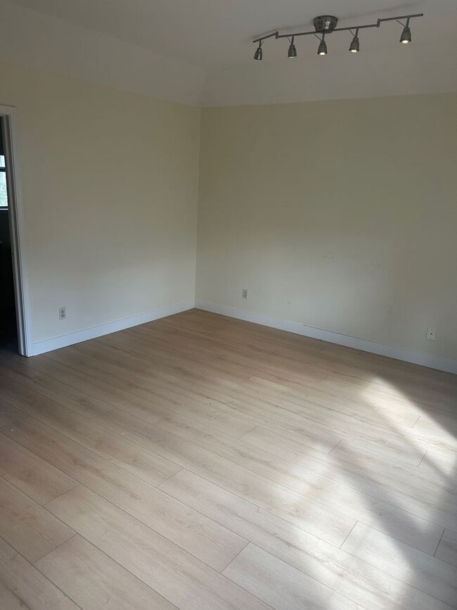 Building Photo - $3695.00 - Executive 3 Beds/ 2.5 Baths Beautiful Home