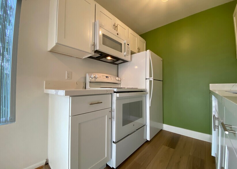 Building Photo - 65 Kirkland Ave