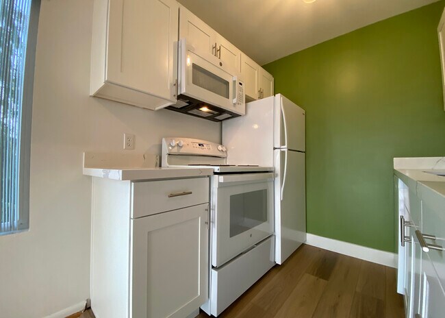 Building Photo - 65 Kirkland Ave