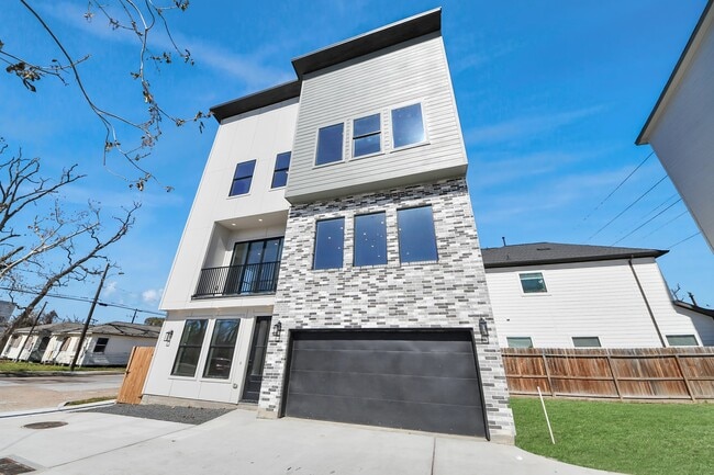 Building Photo - 5512 Hardy St