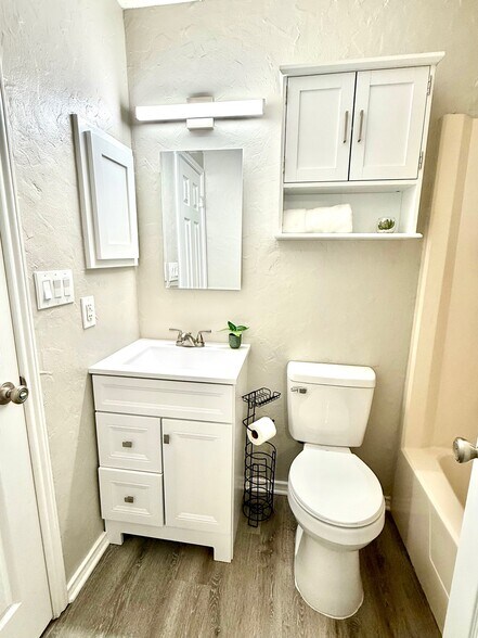 Bath - 1115 Buttercup Cir