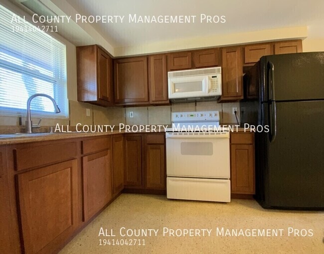 Building Photo - 5827 Nutmeg Ave