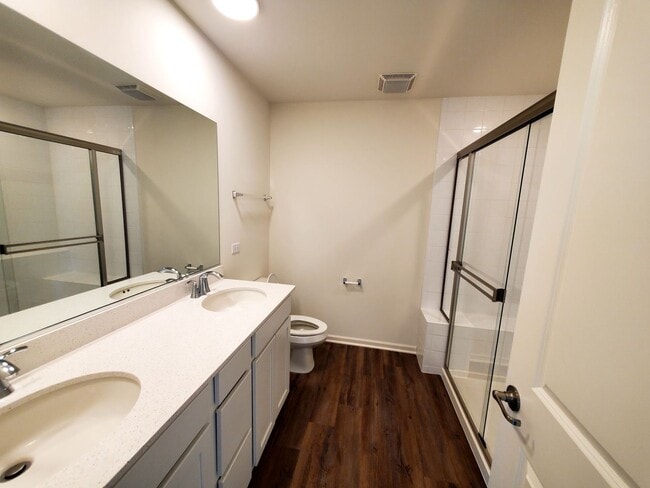 Building Photo - 2br 2.5 bath Townhome only 2 years old.