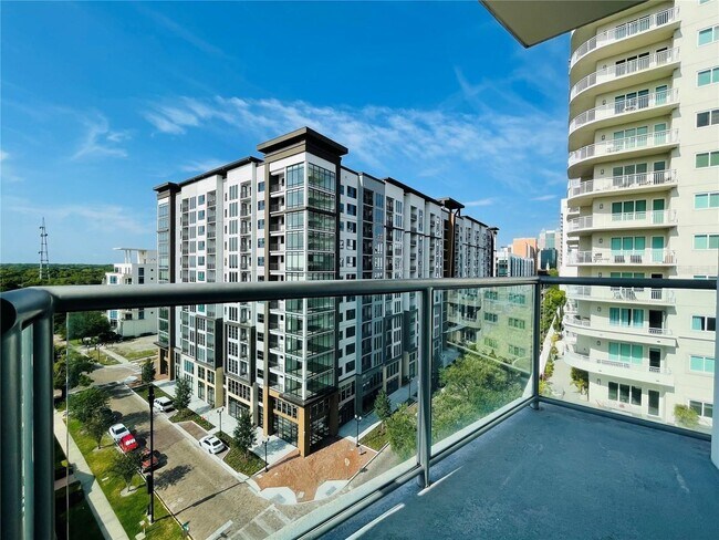 Building Photo - 101 S Eola Dr