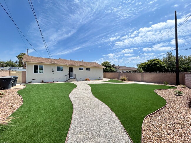 Building Photo - Beautifully Upgraded 3 Bed 2.5 Bath Home i...