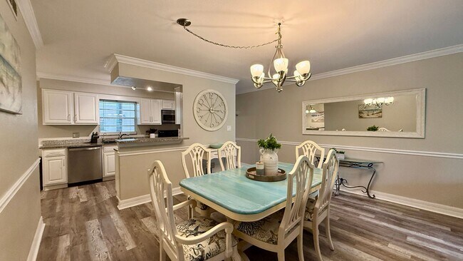 Building Photo - Charming 2/2 Seasonal Rental in Sarasota – Minutes from the Beach! Private Courtyard Included!!