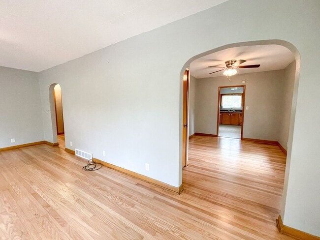 Building Photo - 3 Bedroom House for Rent!