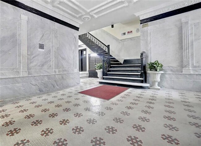 Building Photo - 883 E 165th St