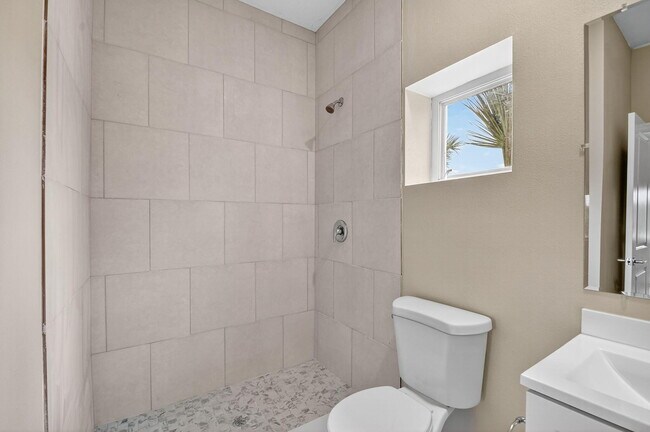 Building Photo - 4953 Serafica Dr