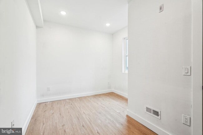 Building Photo - 4165 Mantua Ave