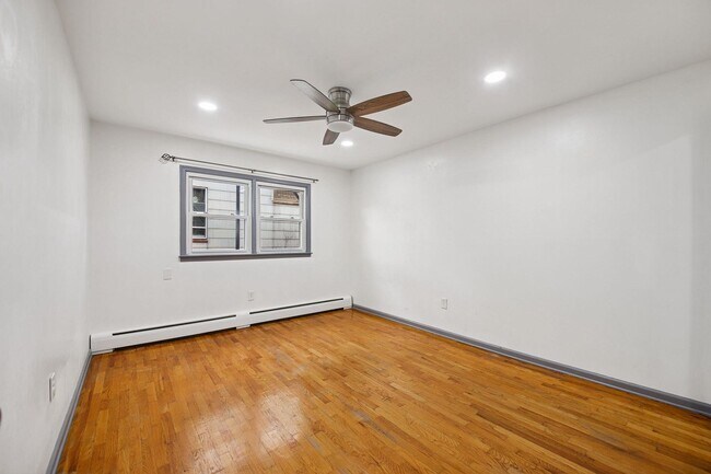 Building Photo - 13 Carlton Ave