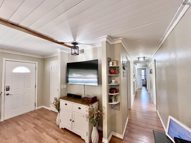 Building Photo - 4722 Florist St