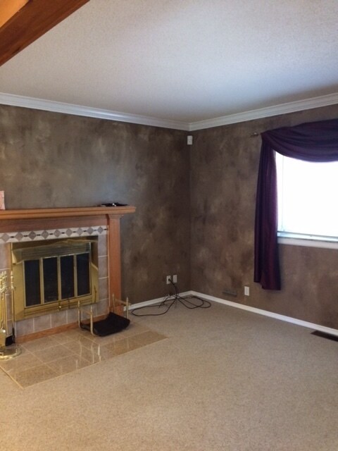 Building Photo - LOCATION, LOCATION, 3 BEDROOM HOUSE FOR LE...