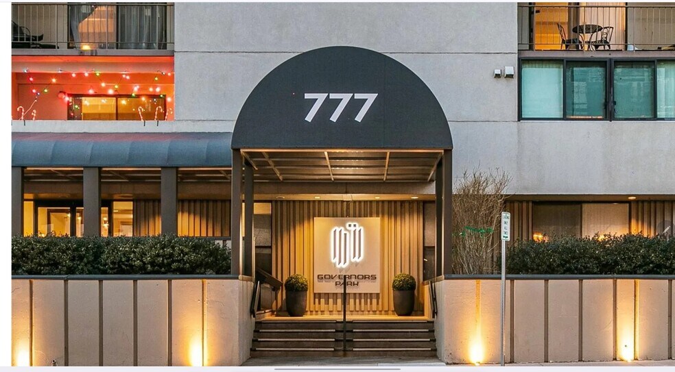 Building Photo - 777 N Washington St