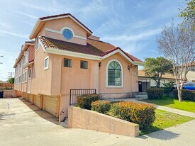 Building Photo - 918 W San Marino Ave