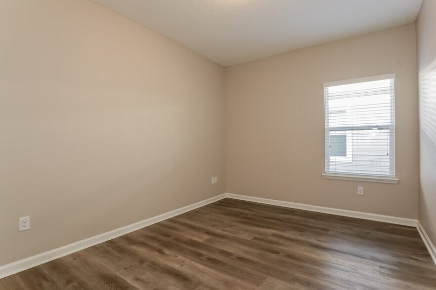 Building Photo - 16162 Blossom Lake Dr