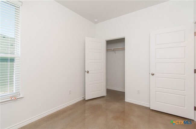 Building Photo - 3907 American Elm Dr