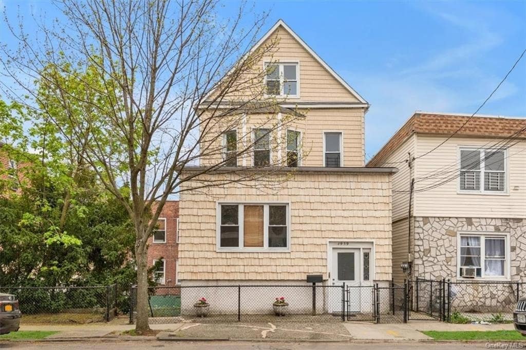 Building Photo - 1959 Fowler Ave