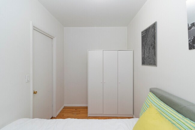 Building Photo - 215 B E 95th St