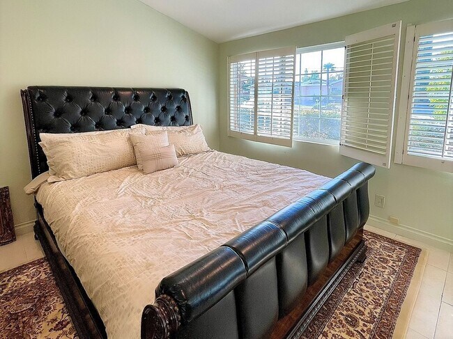 Building Photo - Stunning Woodland Hills Home with Sweeping Views