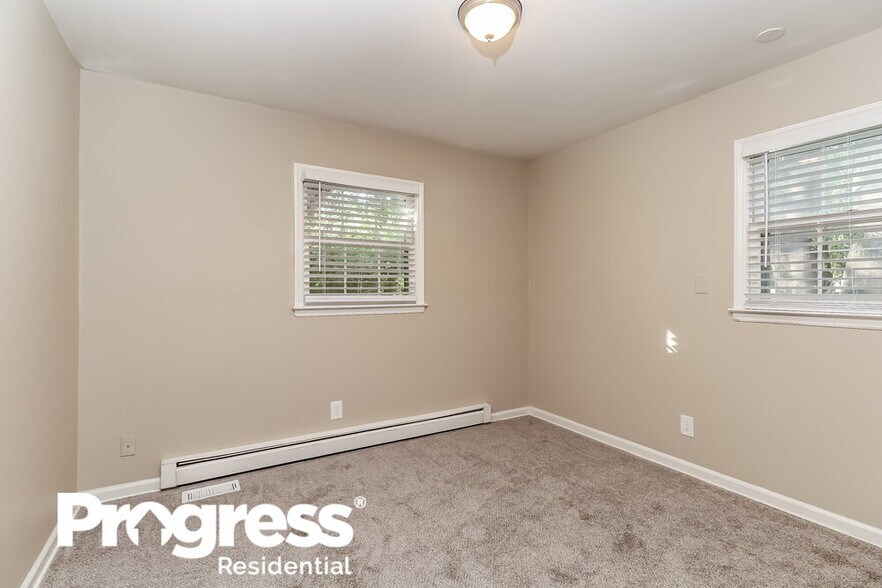 Building Photo - 135 Short Hills Dr