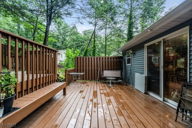 Building Photo - 76 Valley View Dr