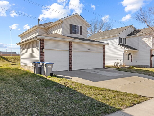 Building Photo - Renter's Dream with Triple Car Garage