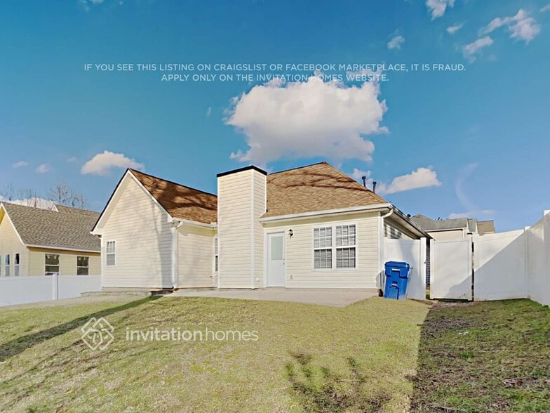 Building Photo - 321 St Charles Ave