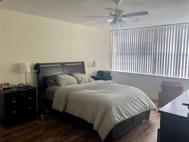 Building Photo - 18071 Biscayne Blvd