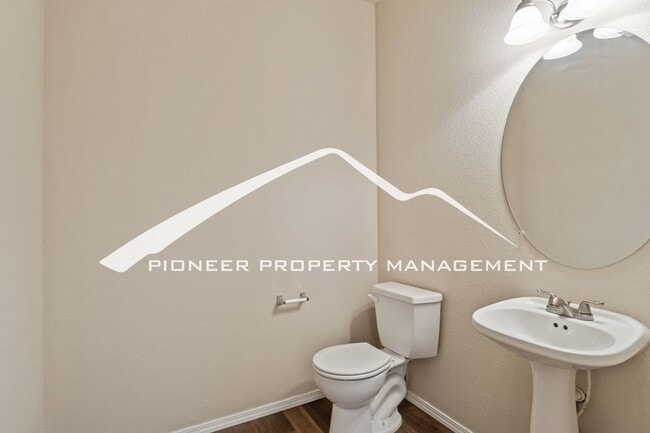 Building Photo - Low-Maintenance Living with Mountain Views! 3BR Townhome, 2-Car Garage & A/C
