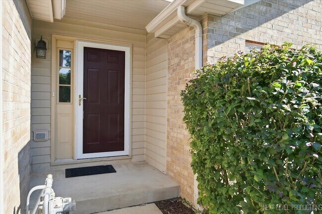 Building Photo - 306 E Conley Dr