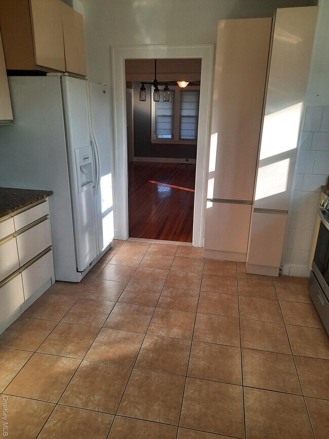 Building Photo - 23 Valley Ave