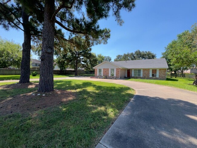 Building Photo - 30707 Martens Rd