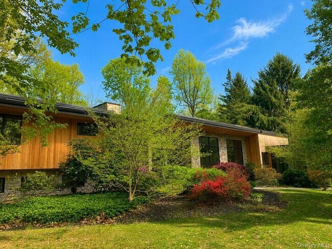 Building Photo - 14 Tall Tree Ct