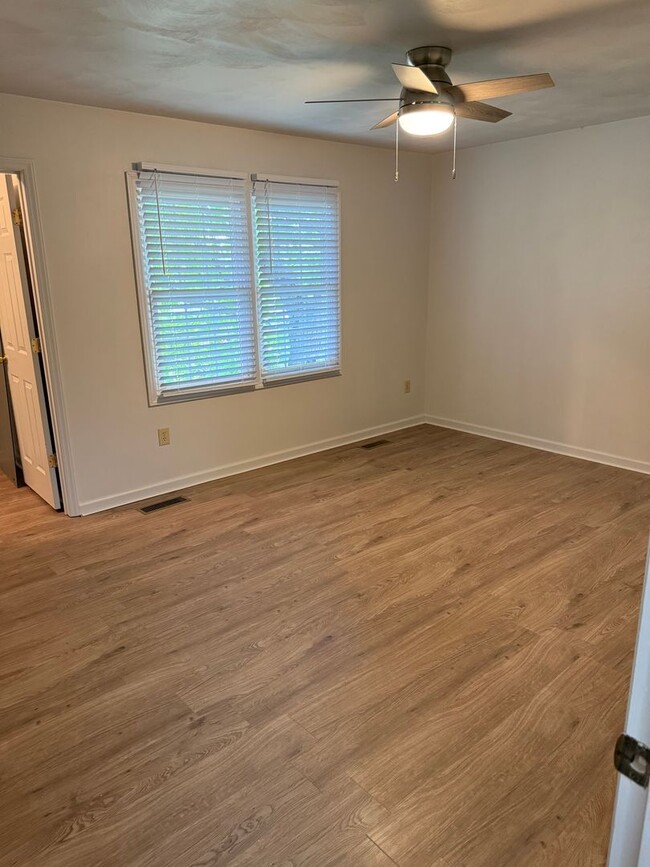 Building Photo - North Roanoke County Duplex