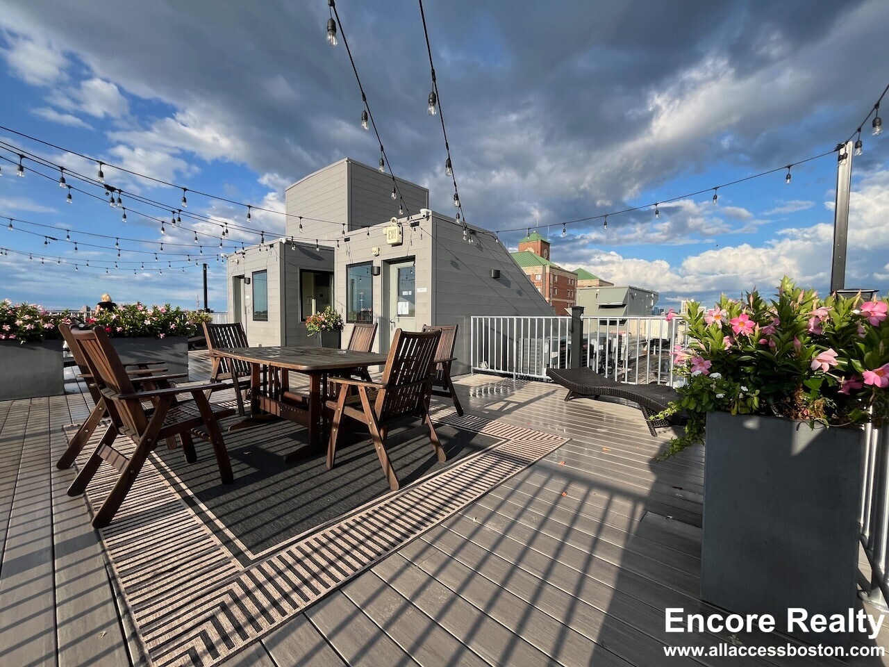 Building Photo - 15 Everett St