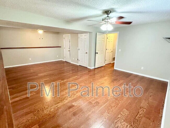 Building Photo - 844 Bentley Dr