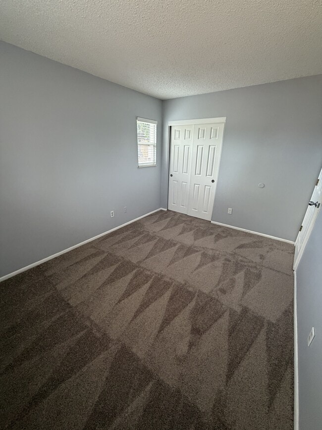 Building Photo - 5025 E Weaver Ave