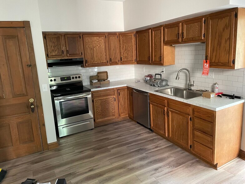 Building Photo - 146 Analomink St