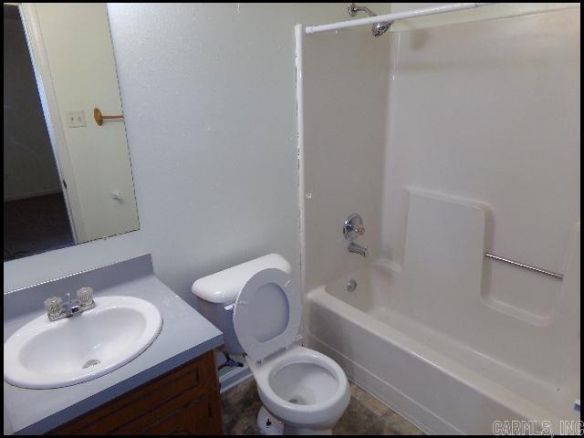 Building Photo - 711 Briar Ridge Ct