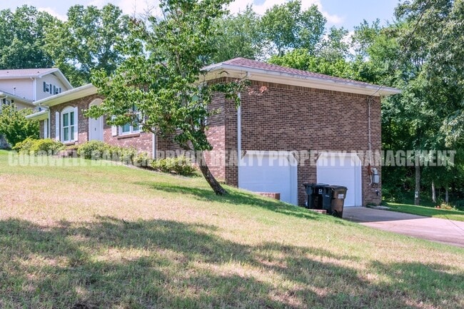 Building Photo - 211 Sandpiper Ln