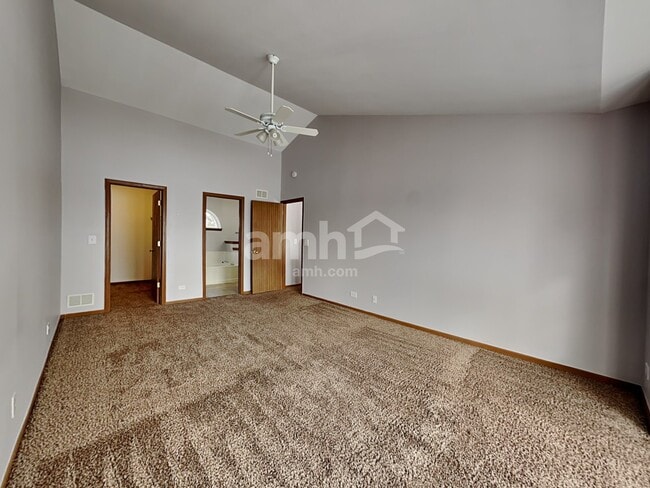 Building Photo - 12 W Country Walk Dr